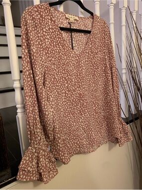 Vine & Love Mauve Pink Printed V-Neck Ruffle Cuff Blouse